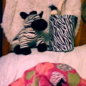 Zebra/Multi Twin Comforter with matching items